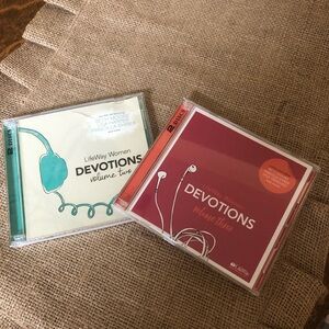 4 LifeWay Devotions Discs Featuring Women Such as Beth Moore, Priscilla Shirer…